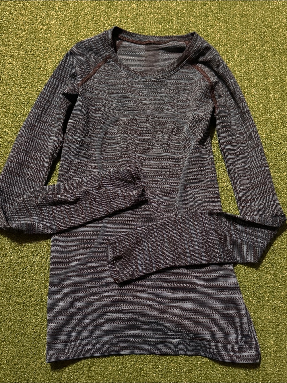 lululemon athletica Heathered Dark Gray Long Sleeve Knit Top